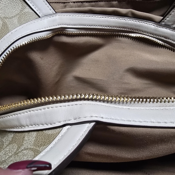 Coach Shoulder Bag - Picture 7 of 8